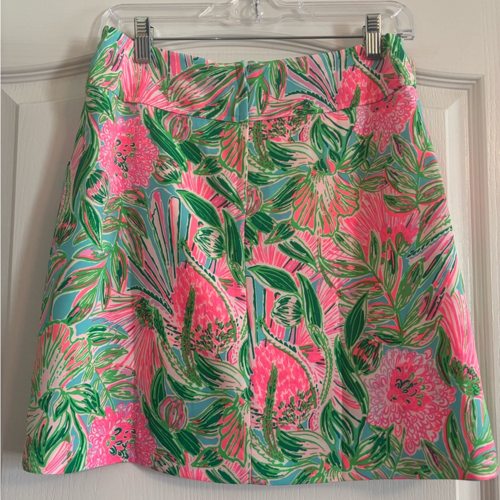 Lilly Pulitzer Jonas skort size 4. Blue Horizon Coming in Hot. great condition - Picture 2 of 4